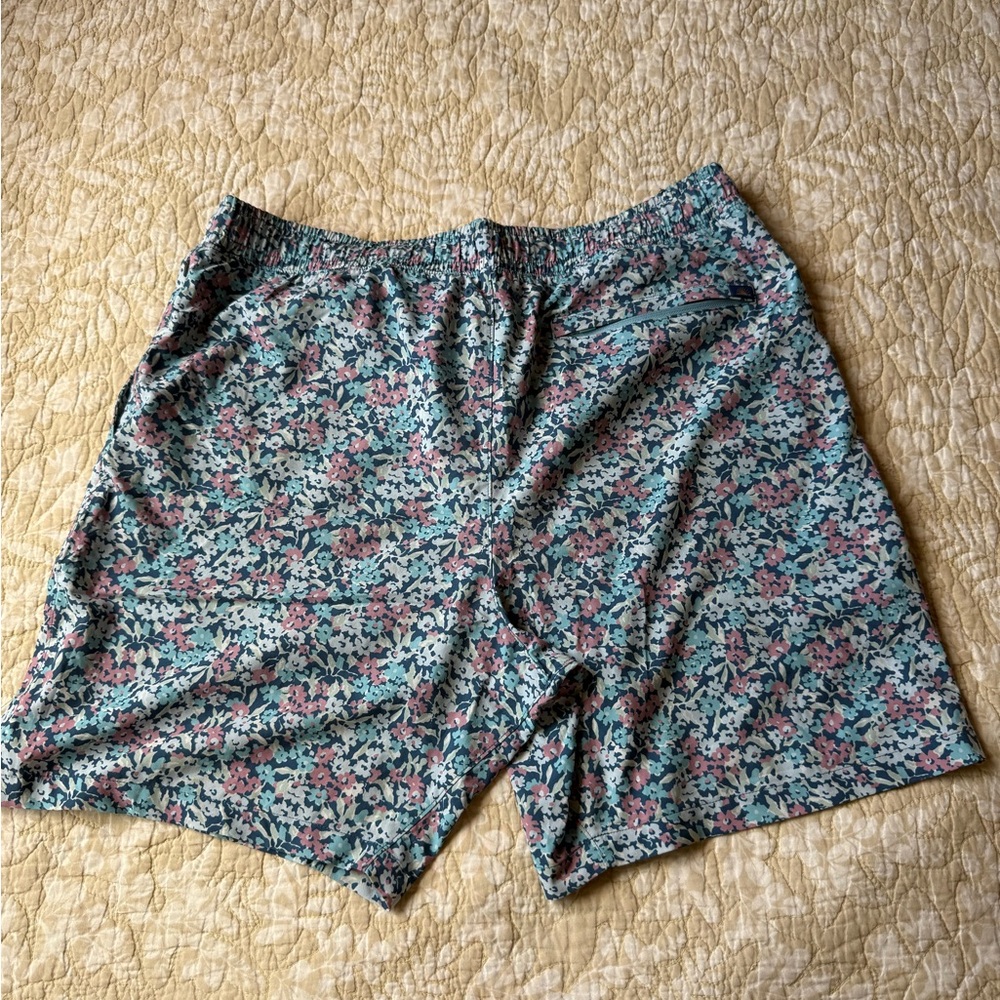 Faherty Floral Print Men's Swim Shorts - Picture 2 of 3